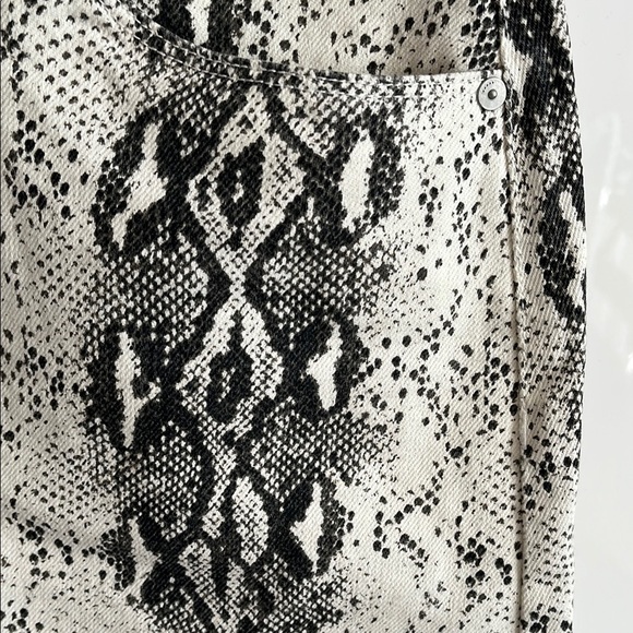 BLANK NYC NWOT Snake Print Mini Denim Jean Skirt, Size 29 - Picture 4 of 7